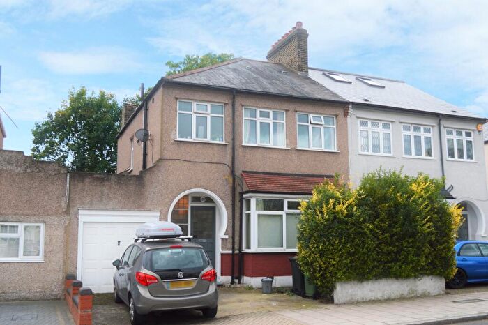 3 Bedroom Semi-Detached House To Rent In Chudleigh Road London, SE4