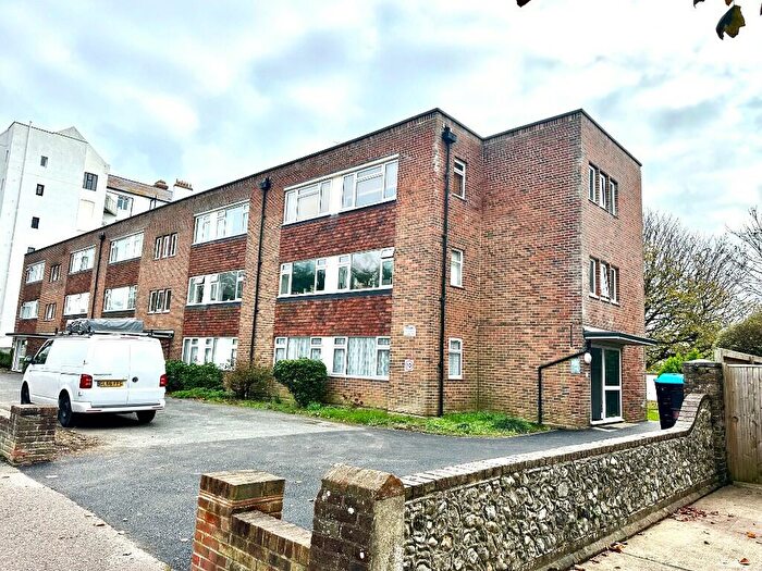 2 Bedroom Flat To Rent In Hythe Road, Worthing, West Sussex, BN11