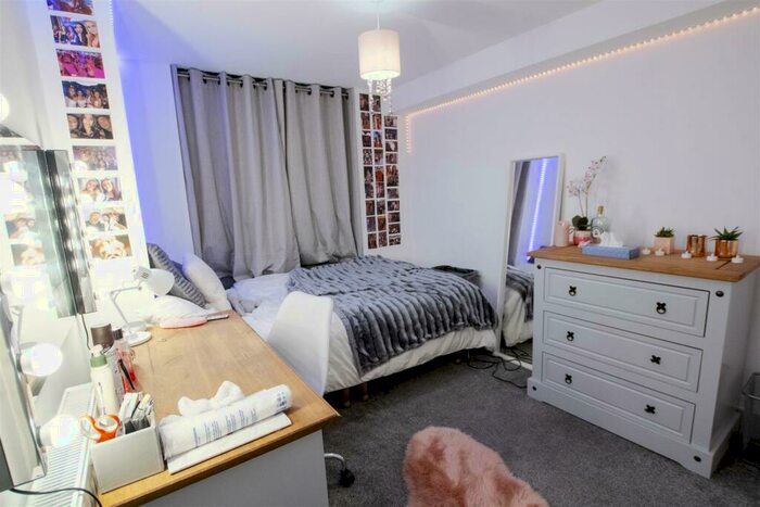 5 Bedroom House To Rent In Holly Grove, Hubert Road, Birmingham, B29
