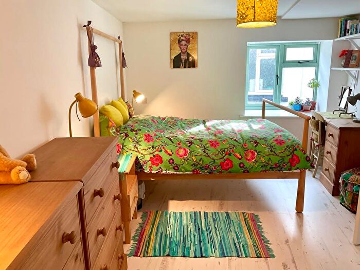 2 Bedroom Character Property For Sale In Bridge Street, Llandeilo, SA19