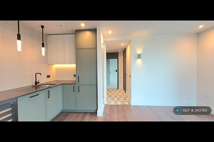 1 Bedroom Flat To Rent In Windsor Square, London, SE18