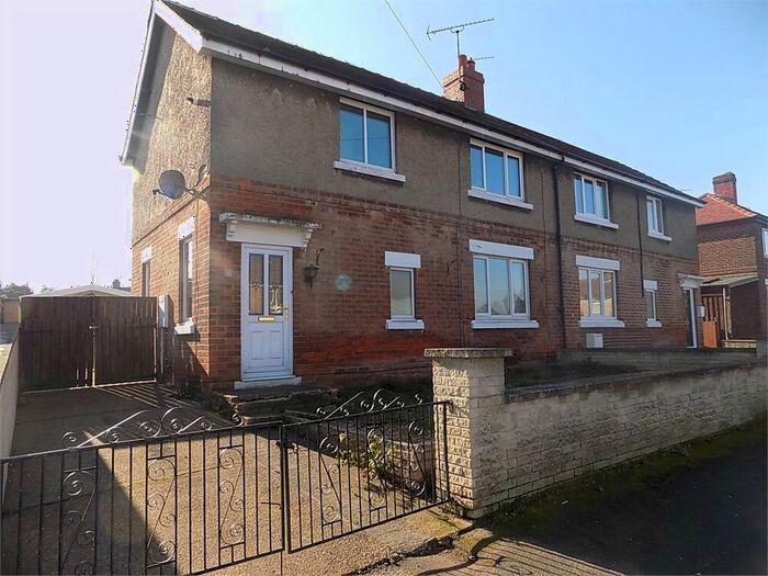 3 Bedroom Semi-Detached House To Rent In Dukeries Crescent, Worksop, S80