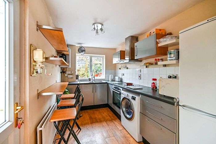 2 Bedroom End Of Terrace House To Rent In Chertsey Road, Twickenham, TW1