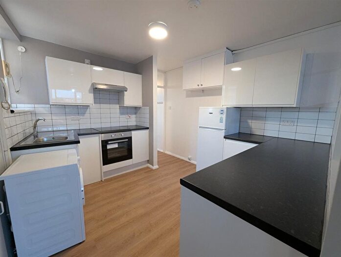 2 Bedroom Property To Rent In Pettits Lane North, Romford, RM1