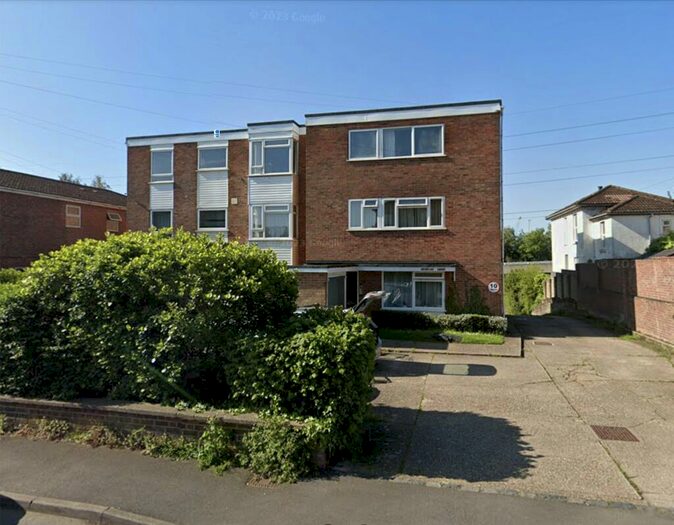 2 Bedroom Flat For Sale In Millbrook Road East, Freemantle, Southampton, SO15