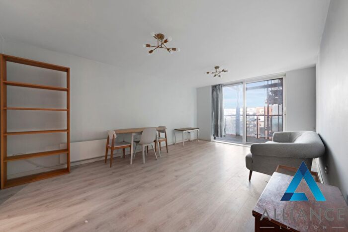 2 Bedroom Flat To Rent In Berglen Court, Limehouse, E14