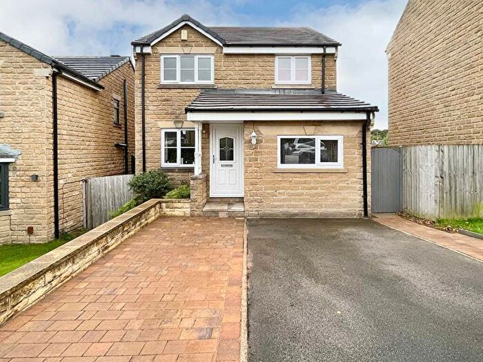 4 Bedroom Detached House To Rent In Richmond Grove, Gomersal, BD19