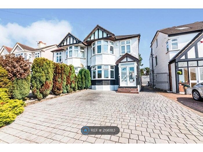 4 Bedroom Semi-Detached House To Rent In The Avenue, West Wickham, BR4