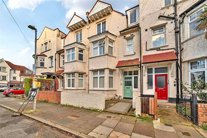 1 Bedroom Flat For Sale In Surbiton, KT5