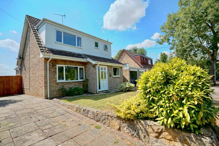3 Bedroom Detached House For Sale In Queens Road, Colmworth, Bedford, Bedfordshire, MK44