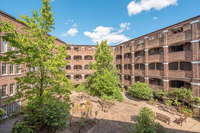 2 Bedroom Flat To Rent In Mortimer Crescent, Kilburn, London, NW6