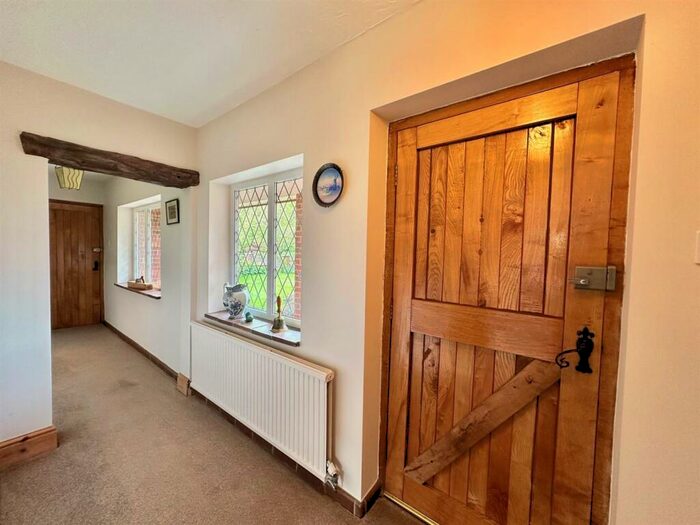 4 Bedroom Detached House For Sale In Stoneley Green, Burland, Cheshire, CW5