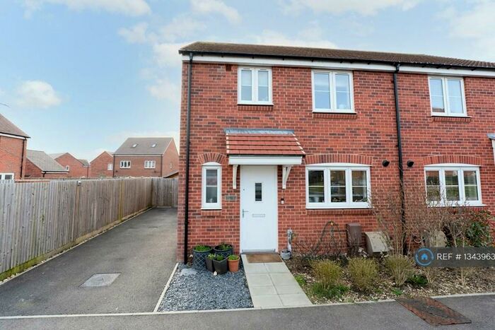 3 Bedroom Semi-Detached House To Rent In Broom Hills, Tangmere, Chichester, PO20