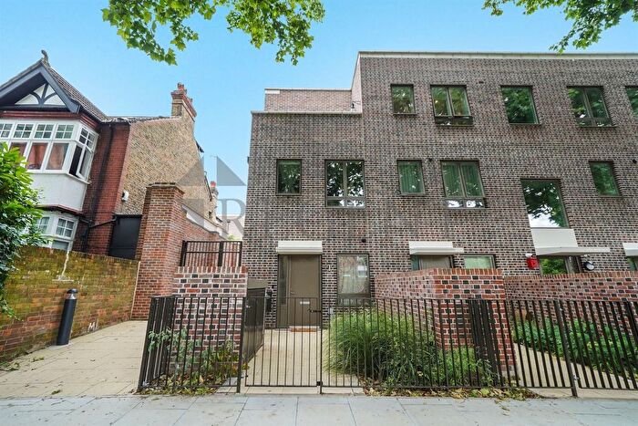 2 Bedroom Maisonette To Rent In Manor &amp; Braganza, Kennington, London, SE17