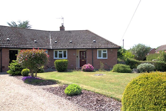 1 Bedroom Bungalow For Sale In Roundfield, Upper Bucklebury, Reading, Berkshire, RG7