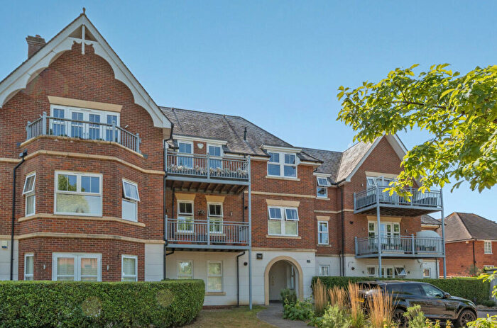 3 Bedroom Penthouse For Sale In Overbury Avenue, Beckenham, Kent, BR3