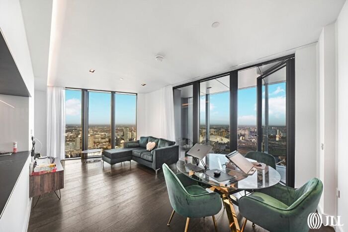 2 Bedroom Flat To Rent In Amory Tower, London, E14