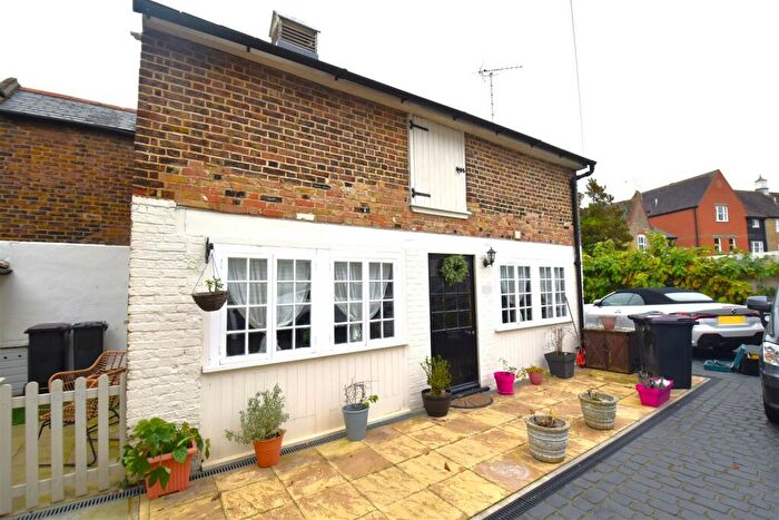 2 Bedroom Cottage For Sale In East Street, Rochford, SS4