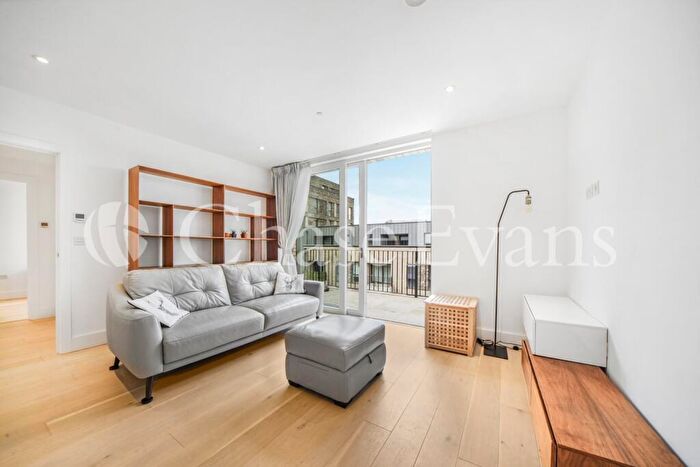 2 Bedroom Flat For Sale In Maple Way, London Square, Canada Water, London, SE16