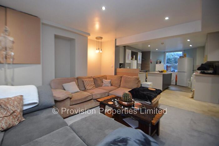 6 Bedroom Terraced House To Rent In Ebberston Terrace, Hyde Park, Leeds, LS6