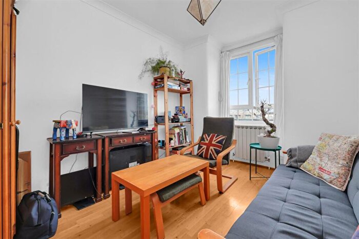 3 Bedroom Flat To Rent In Willesden Lane, London, NW2