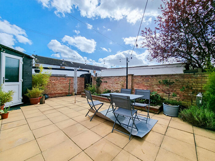 3 Bedroom Semi-Detached House For Sale In Westward Deals, Kedington, CB9