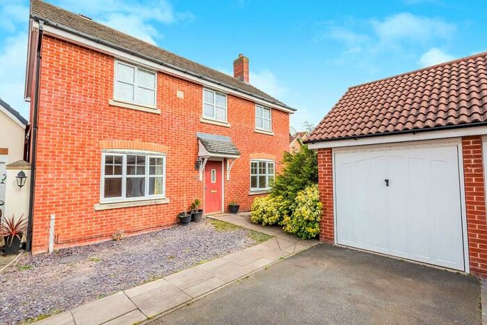 4 Bedroom Detached House To Rent In Vale Grove, Bromsgrove, Worcestershire, B60