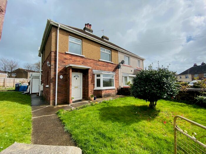 3 Bedroom Semi-Detached House To Rent In Fields Road, NP44