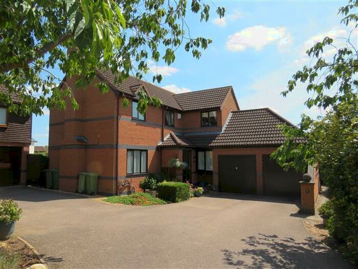 4 Bedroom Detached House To Rent In Walton Park, Milton Keynes, MK7