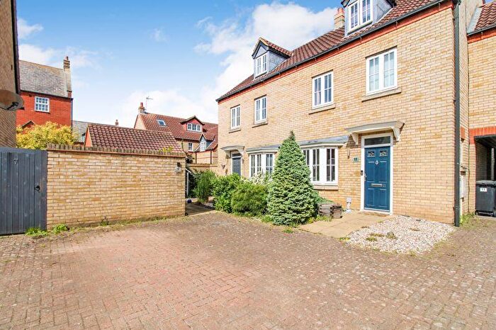 4 Bedroom Semi-Detached House To Rent In Owlswood, Sandy, SG19