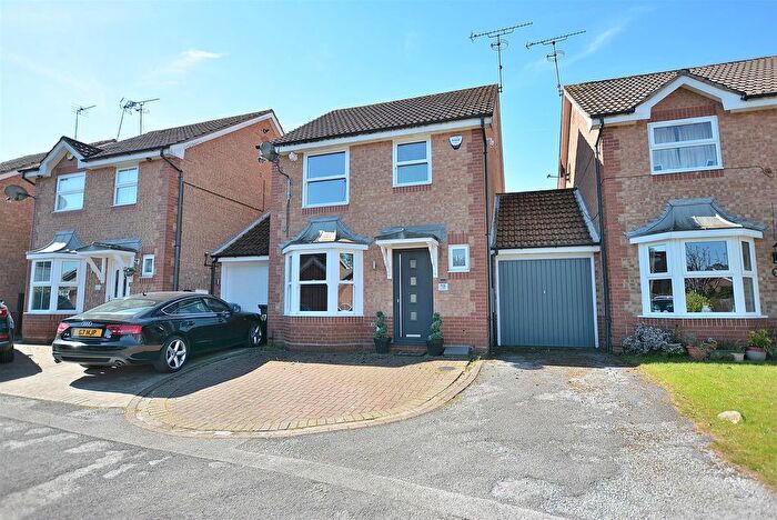 2 Bedroom Link Detached House For Sale In Bird Close, Mansfield, NG18