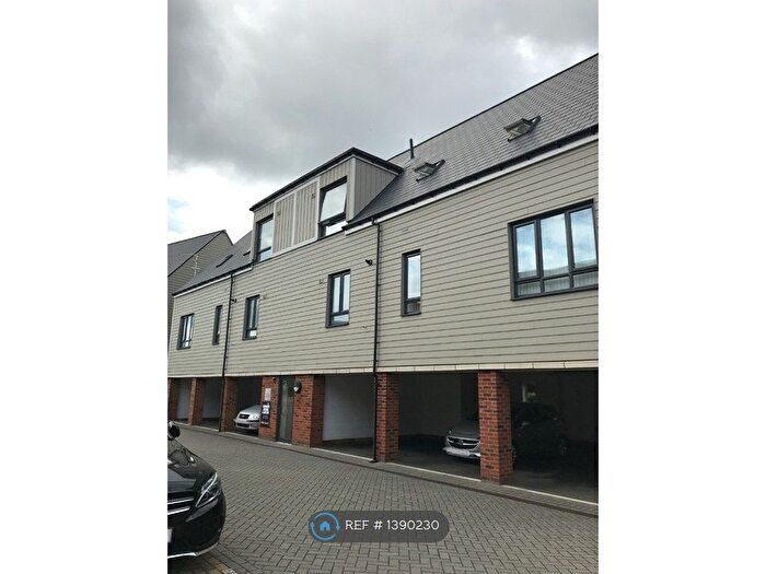 2 Bedroom Flat To Rent In Dakota Drive, Chatham, ME4