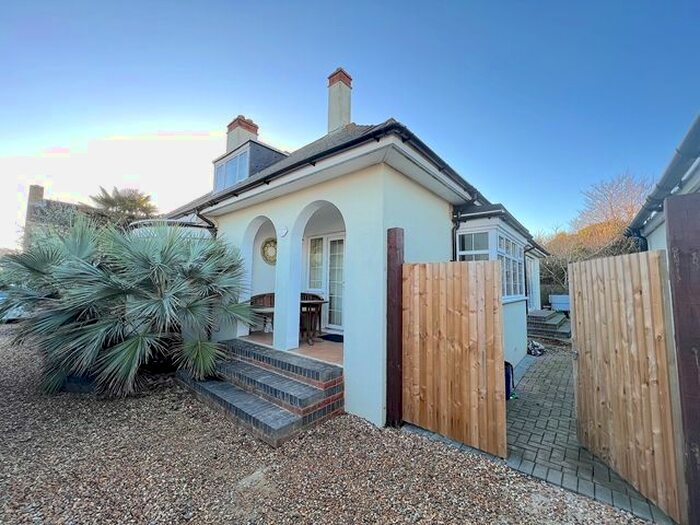 2 Bedroom Flat To Rent In Chichester Avenue, Hayling Island, Havant, Hampshire PO11