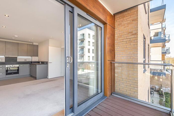 2 Bedroom Apartment To Rent In Kennet Island, Reading, RG2