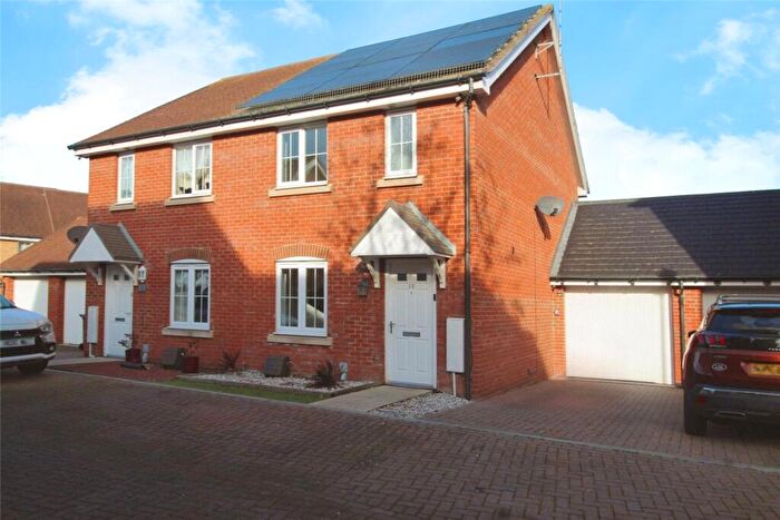 3 Bedroom Semi Detached House For Sale In Clifford Crescent, Sittingbourne, Kent, ME10