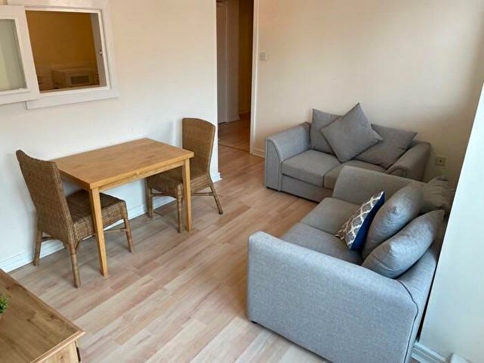 1 Bedroom Flat To Rent In Sparrow Wharfe, The Calls, Leeds, West Yorkshire, LS2