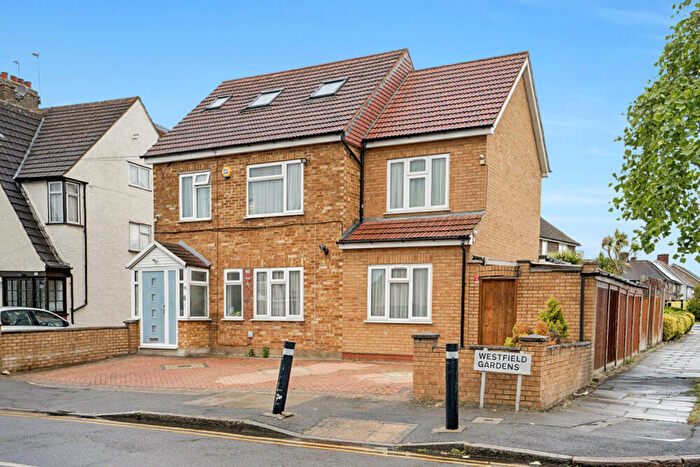 4 Bedroom Detached House For Sale In Westfield Gardens, Kenton, Harrow, HA3