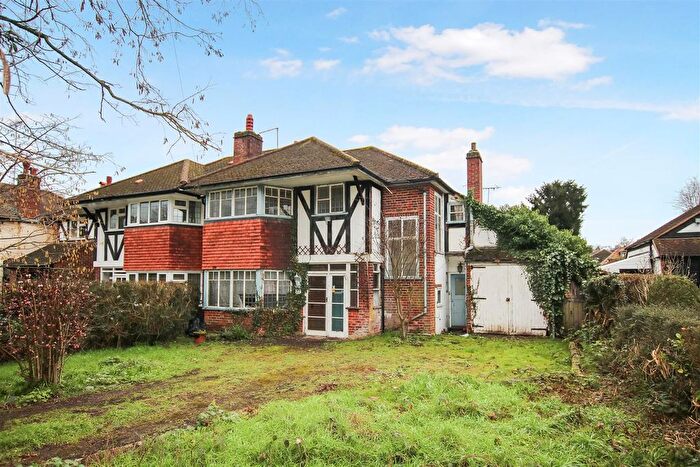 3 Bedroom Semi-Detached House For Sale In School Lane, Fetcham, KT22