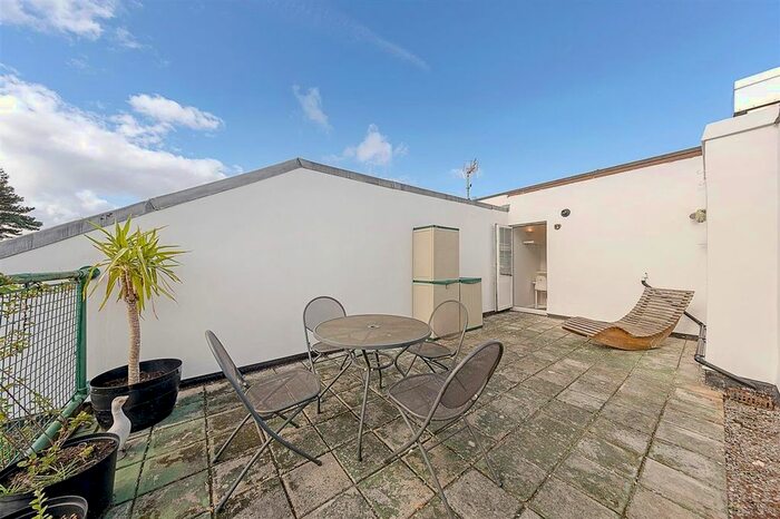 2 Bedroom Flat To Rent In Claudia Place, London, SW19