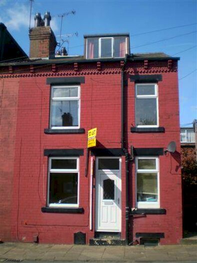 2 Bedroom End Of Terrace House To Rent In Vicarage Terrace, Kirkstall, Leeds, LS5