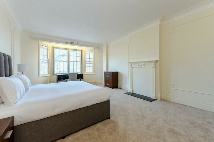 5 Bedroom Apartment To Rent In Park Road, London, NW8