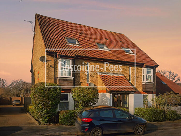 1 Bedroom Flat To Rent In Colburn Crescent, Guildford, GU4