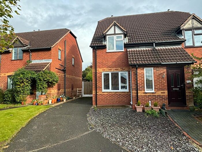 2 Bedroom Semi-Detached House To Rent In Redacre Close, Bolsover, Chesterfield, S44