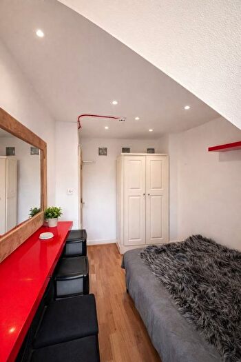 2 Bedroom Flat To Rent In Richmond Road, Kingston, KT2