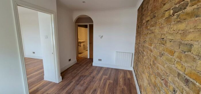 1 Bedroom Flat To Rent In Wood Street, Walthamstow, E17