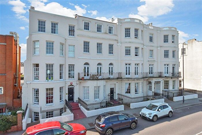2 Bedroom Flat For Sale In Fort Crescent, Margate, Kent, CT9