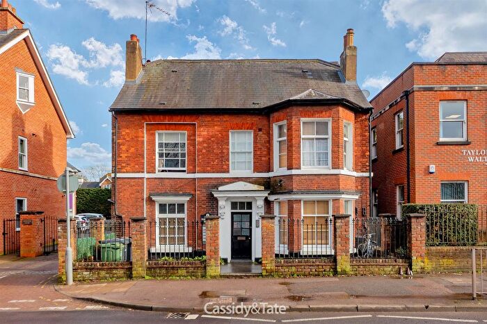 2 Bedroom Flat To Rent In Holywell Hill, St.Albans, AL1