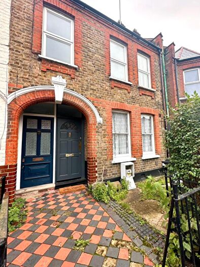 2 Bedroom Flat To Rent In Fleeming Road, London, E17