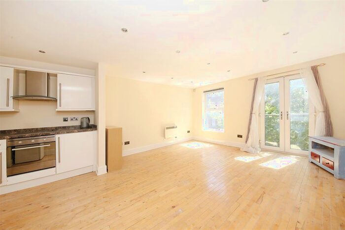 1 Bedroom Flat To Rent In Tower Bridge Road, London, SE1
