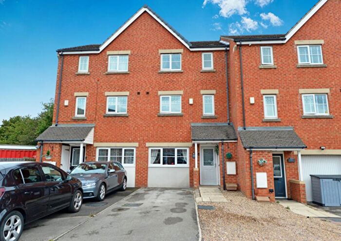 5 Bedroom Terraced House For Sale In Fern View, Gomersal, Cleckheaton, West Yorkshire, BD19